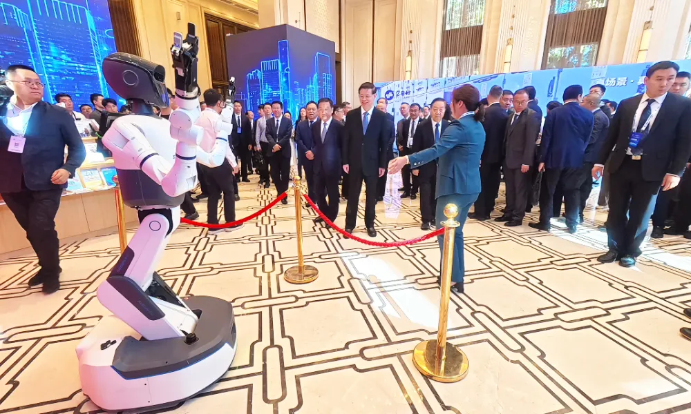 机器人引领&ldquo;AI兴工&rdquo;新风向！kaiyun开云官方网站出席2026全球工业互联网大会